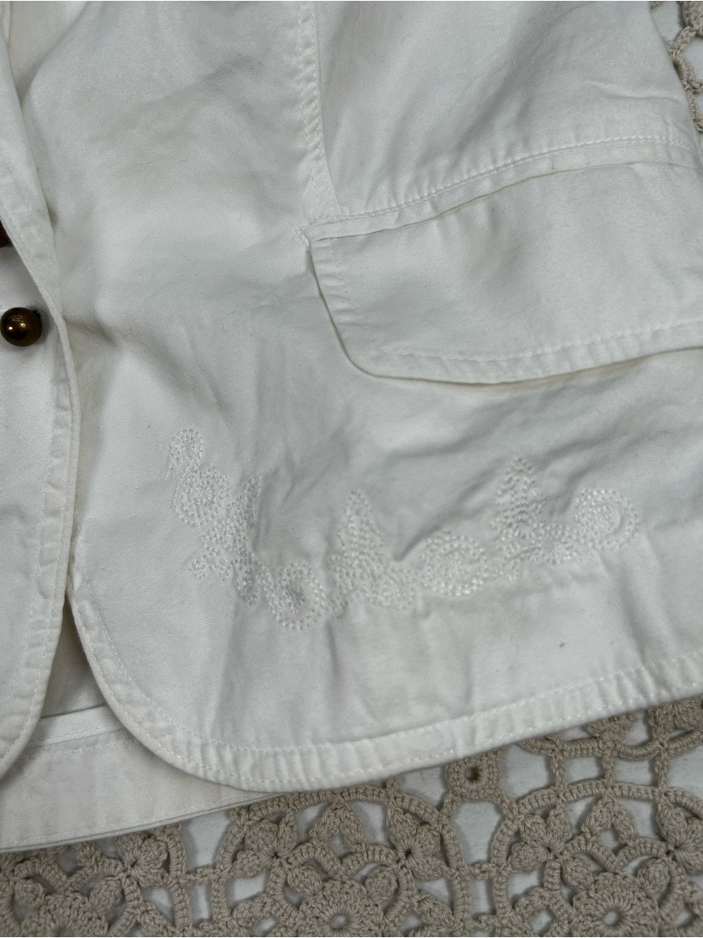 Handcrafted Christian White Blazer – Size XS  “Jesus Loves Me” teddy bear - Picture 10 of 12